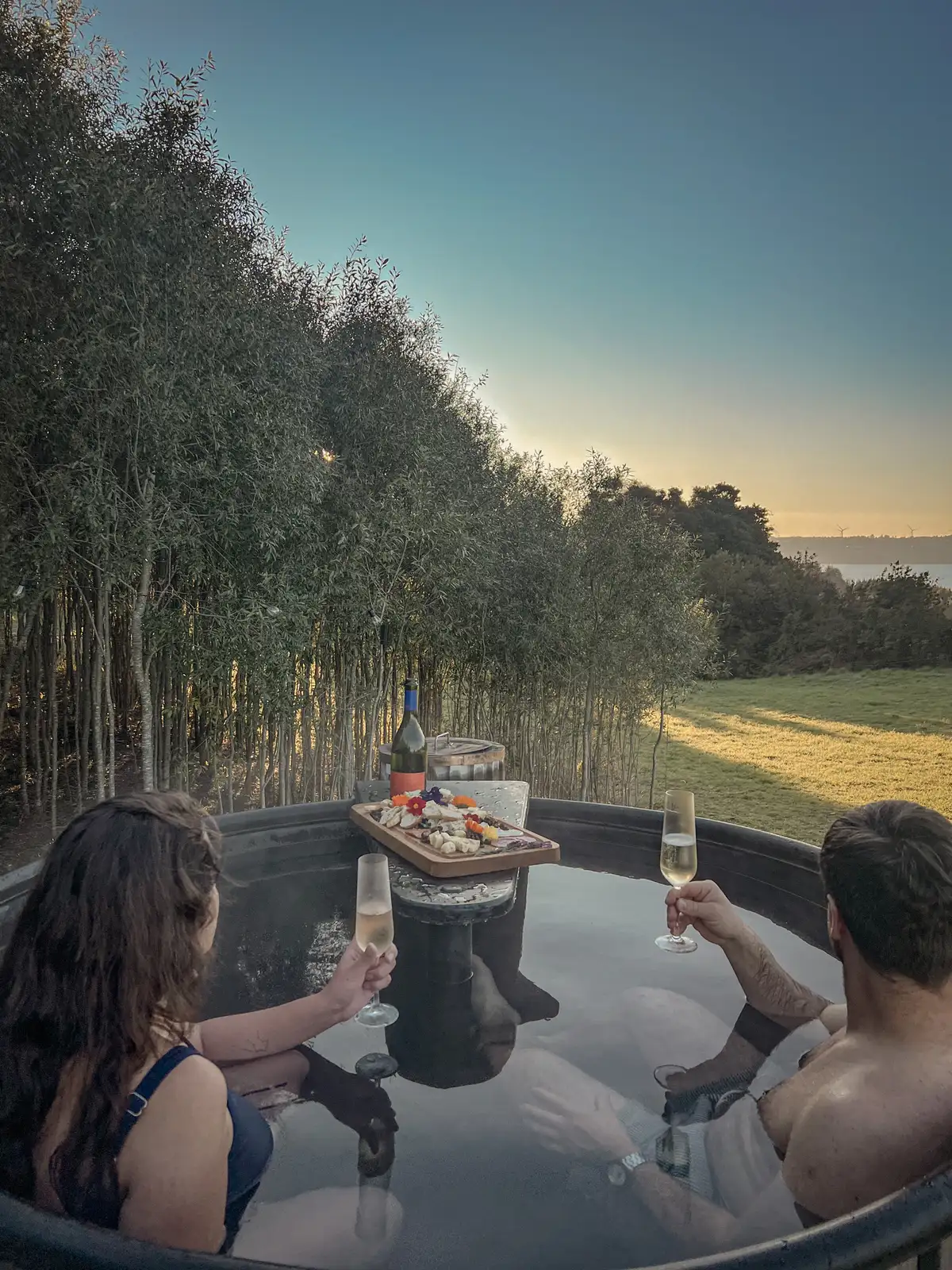 Tinaja de agua caliente al aire libre en Ave Lodge